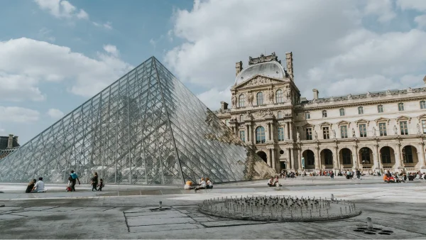 the louvre pyramid entrance